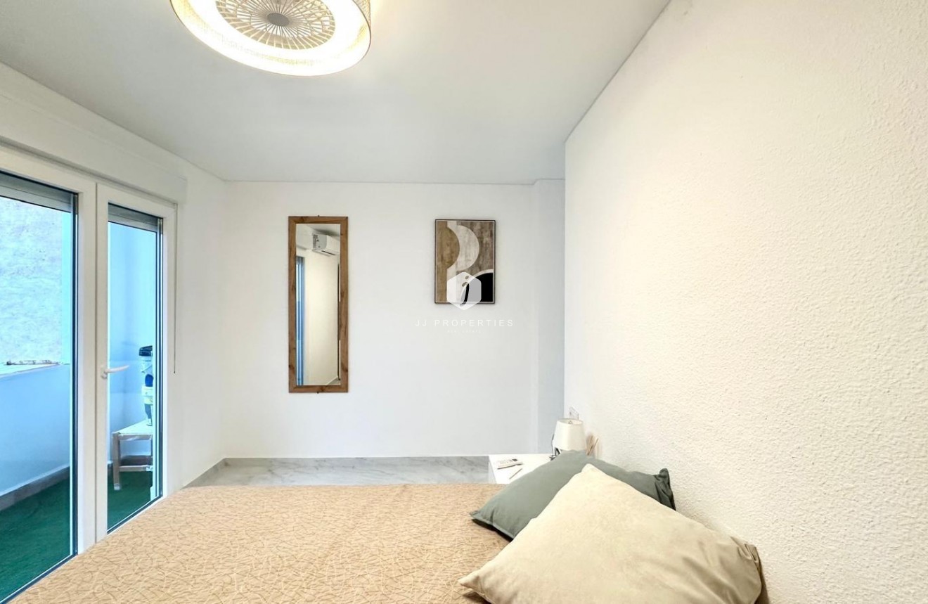 D'occasion - Appartement -
Torrevieja - Playa del Cura