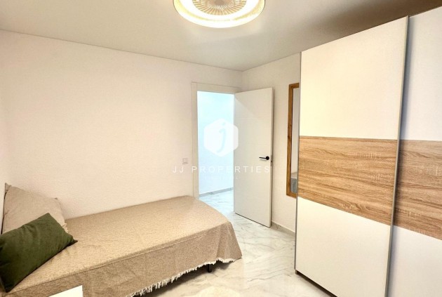 D'occasion - Appartement -
Torrevieja - Playa del Cura