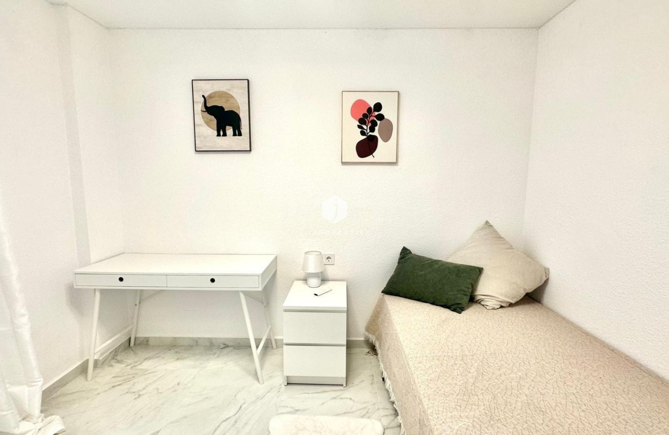 D'occasion - Appartement -
Torrevieja - Playa del Cura