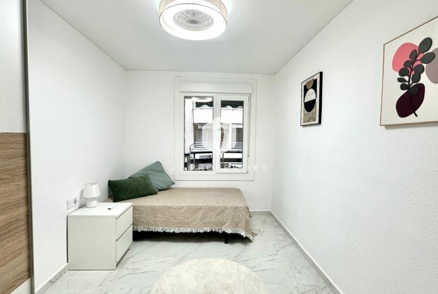 D'occasion - Appartement -
Torrevieja - Playa del Cura