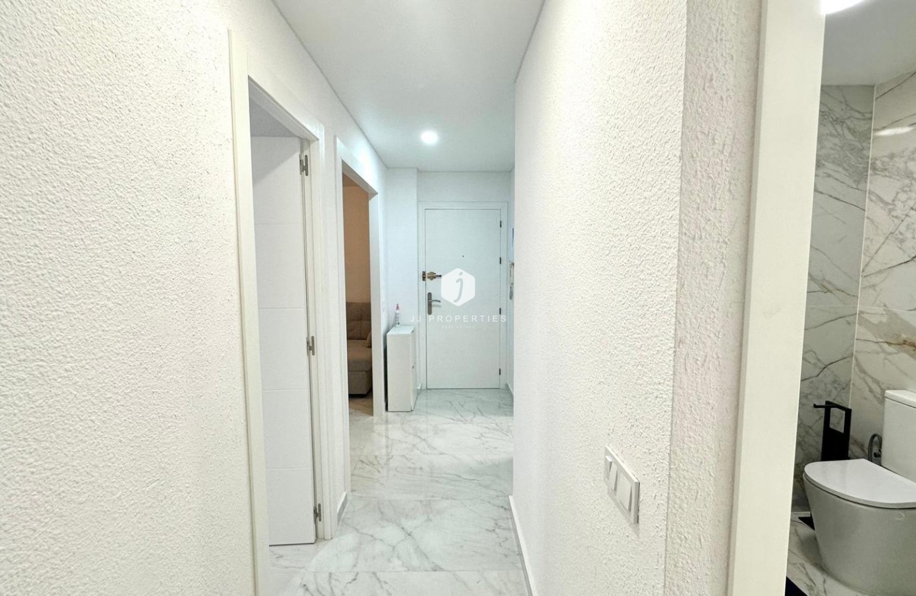 D'occasion - Appartement -
Torrevieja - Playa del Cura