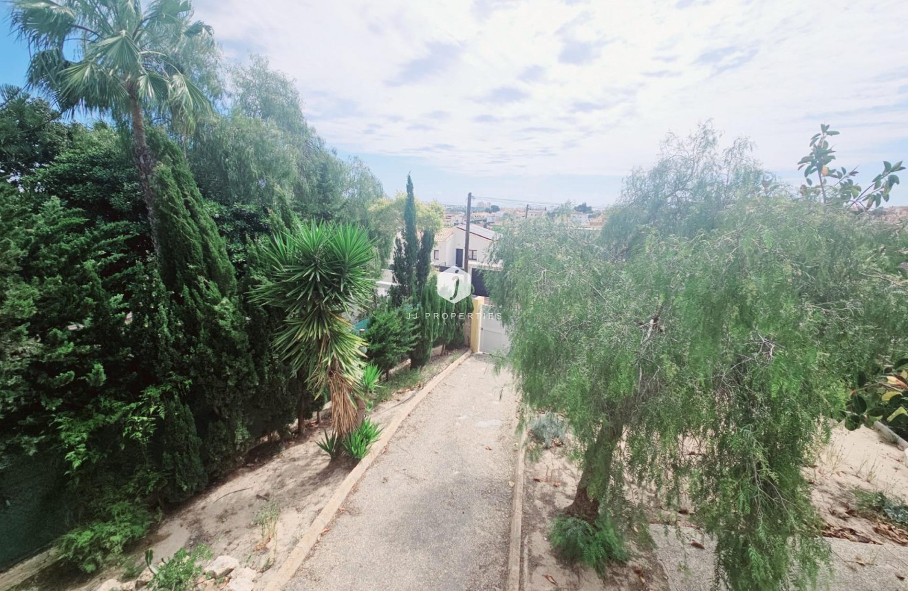 Aus zweiter Hand - Villa -
Torrevieja - Los Balcones - Los Altos del Edén