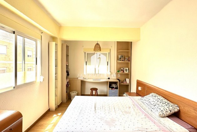 D'occasion - Appartement -
Torrevieja - Estacion de autobuses