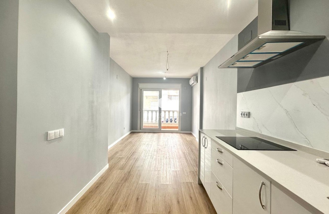 Segunda mano - Apartamento / piso -
Torrevieja - La Mata Pueblo