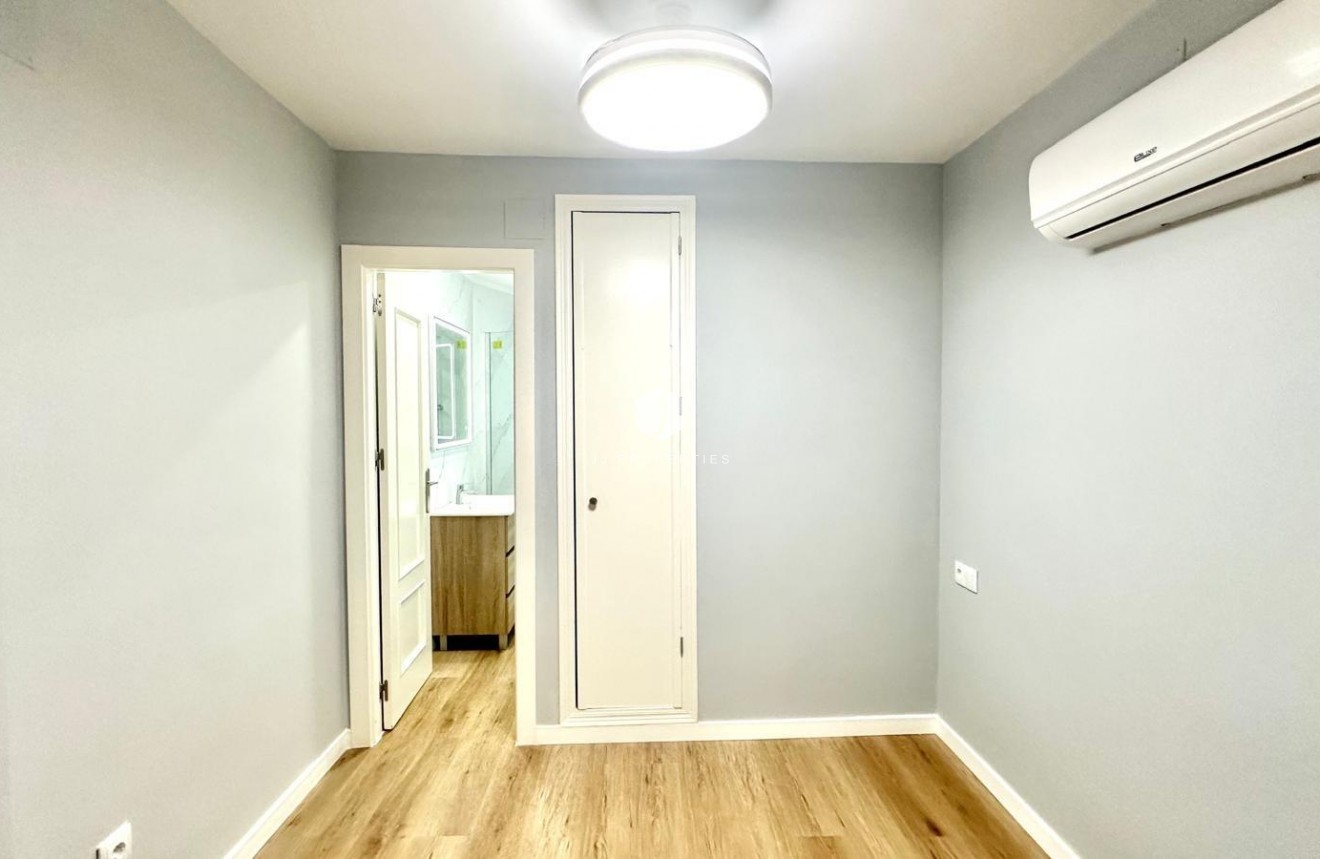 Segunda mano - Apartamento / piso -
Torrevieja - La Mata Pueblo