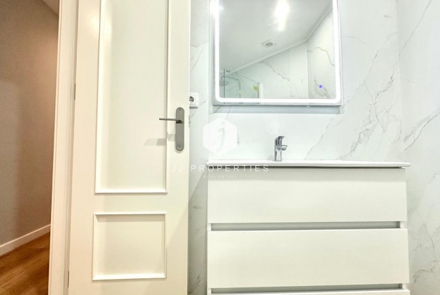 Segunda mano - Apartamento / piso -
Torrevieja - La Mata Pueblo