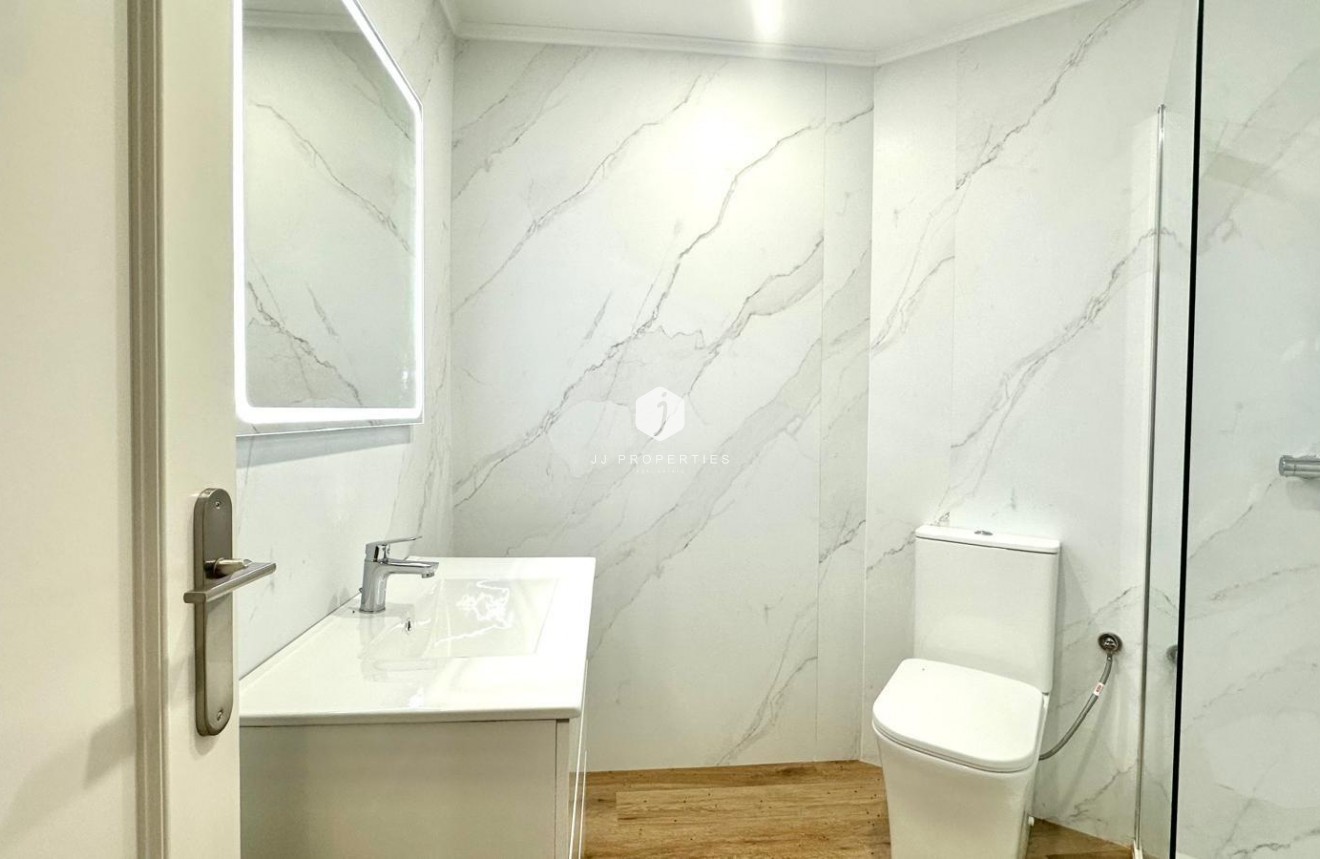 Segunda mano - Apartamento / piso -
Torrevieja - La Mata Pueblo