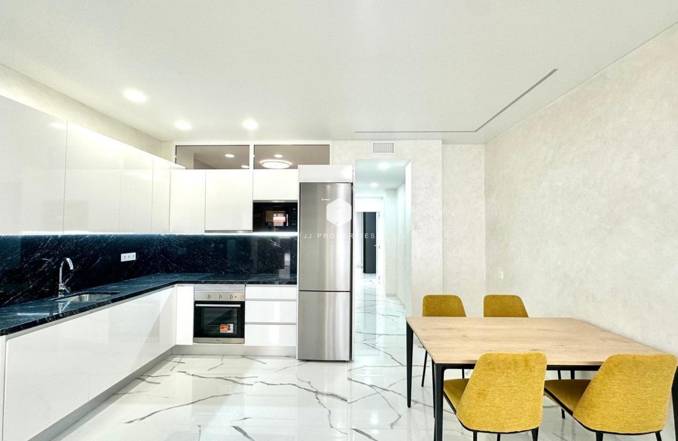 D'occasion - Appartement -
Torrevieja - Playa del Cura