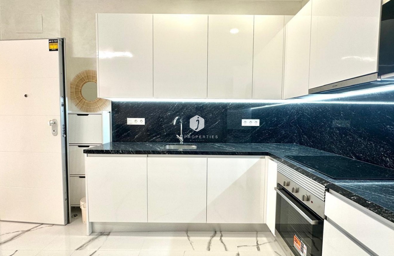 D'occasion - Appartement -
Torrevieja - Playa del Cura