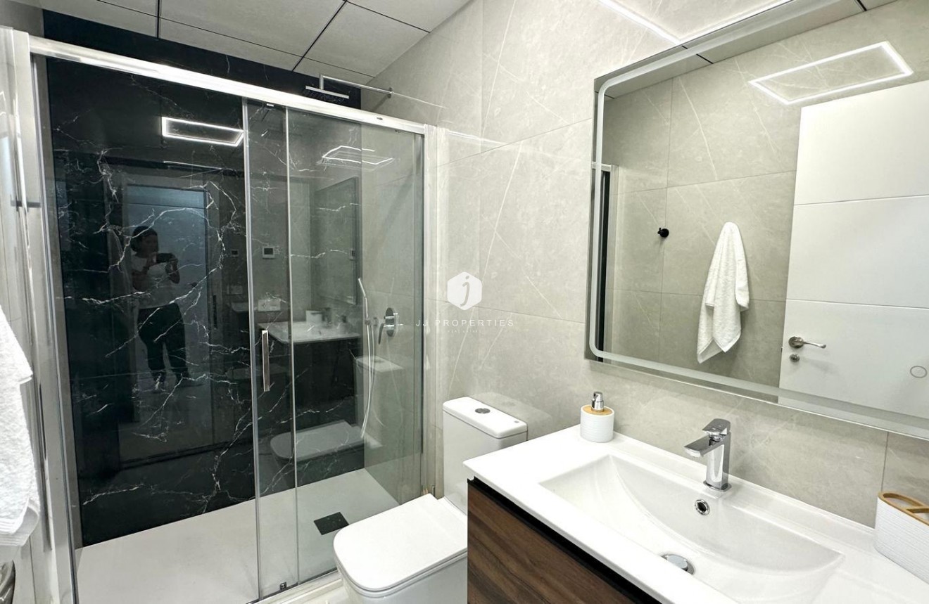 D'occasion - Appartement -
Torrevieja - Playa del Cura