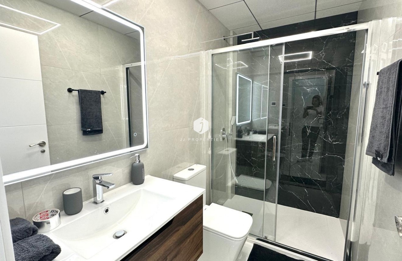 D'occasion - Appartement -
Torrevieja - Playa del Cura