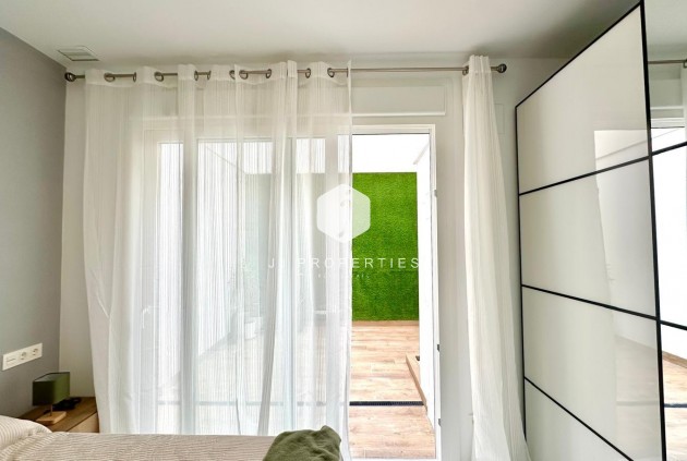 D'occasion - Appartement -
Torrevieja - Playa del Cura