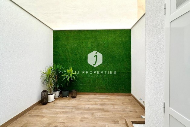 D'occasion - Appartement -
Torrevieja - Playa del Cura