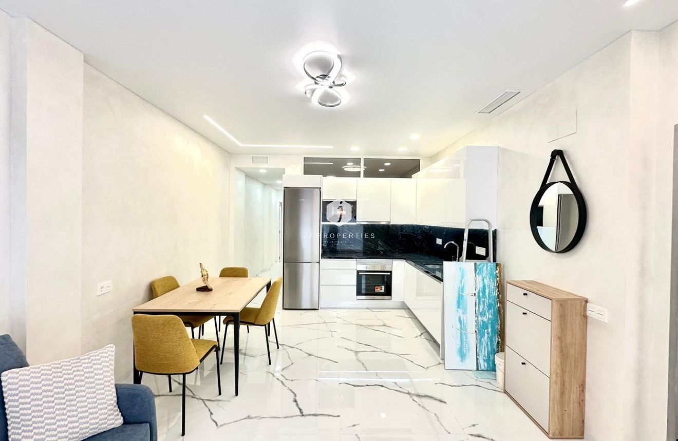 D'occasion - Appartement -
Torrevieja - Playa del Cura