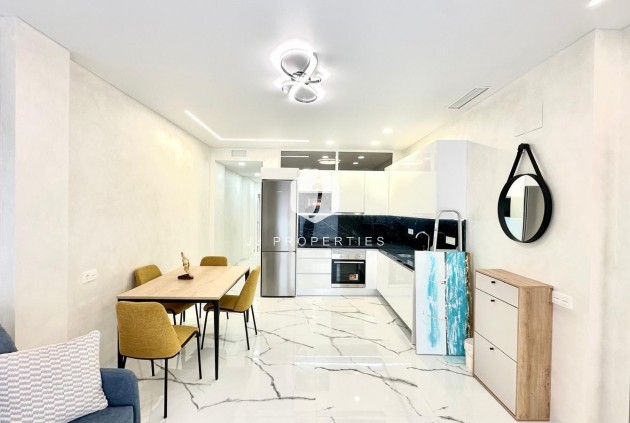 D'occasion - Appartement -
Torrevieja - Playa del Cura