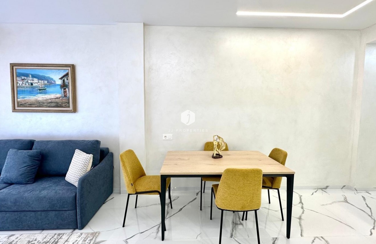 D'occasion - Appartement -
Torrevieja - Playa del Cura