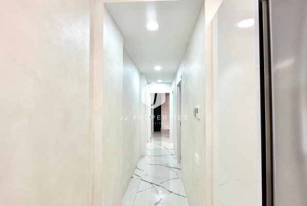 D'occasion - Appartement -
Torrevieja - Playa del Cura