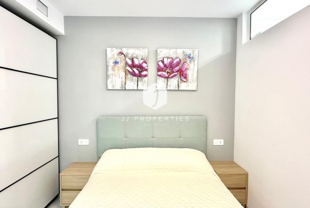 D'occasion - Appartement -
Torrevieja - Playa del Cura