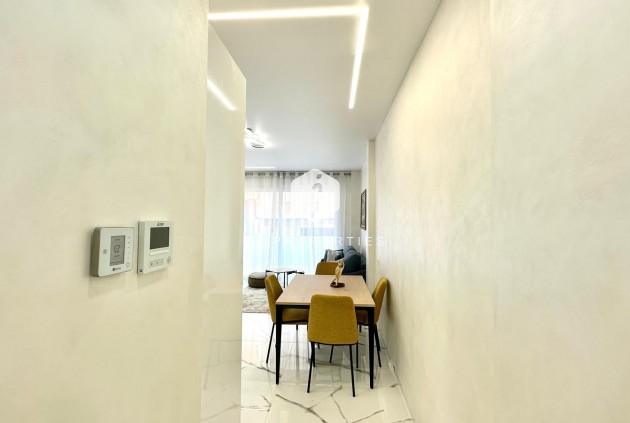 D'occasion - Appartement -
Torrevieja - Playa del Cura