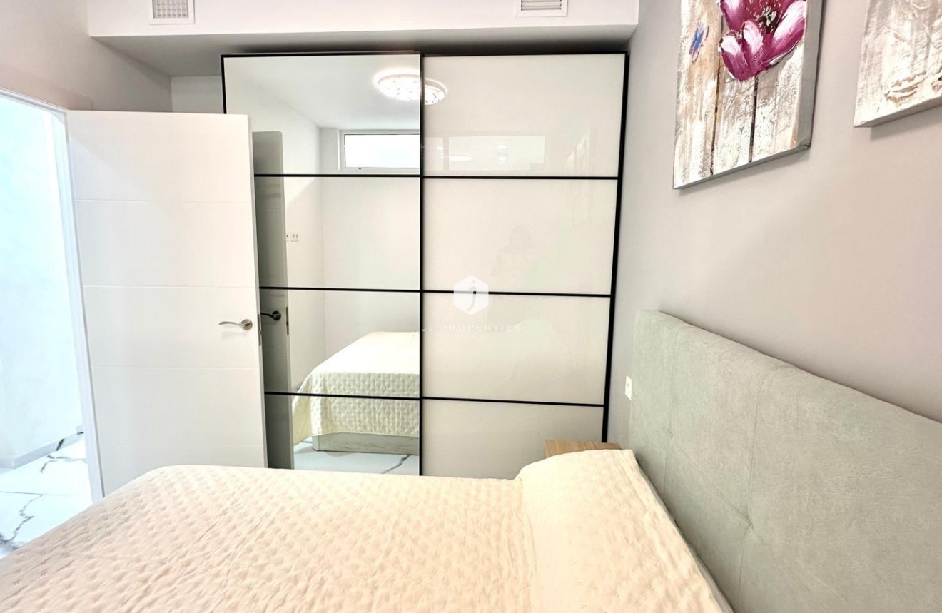 D'occasion - Appartement -
Torrevieja - Playa del Cura