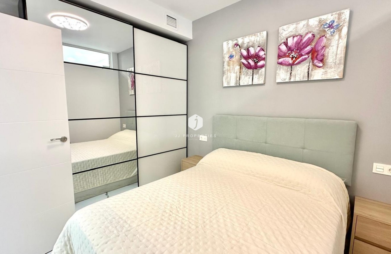 D'occasion - Appartement -
Torrevieja - Playa del Cura