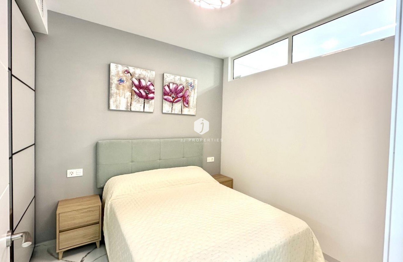 D'occasion - Appartement -
Torrevieja - Playa del Cura