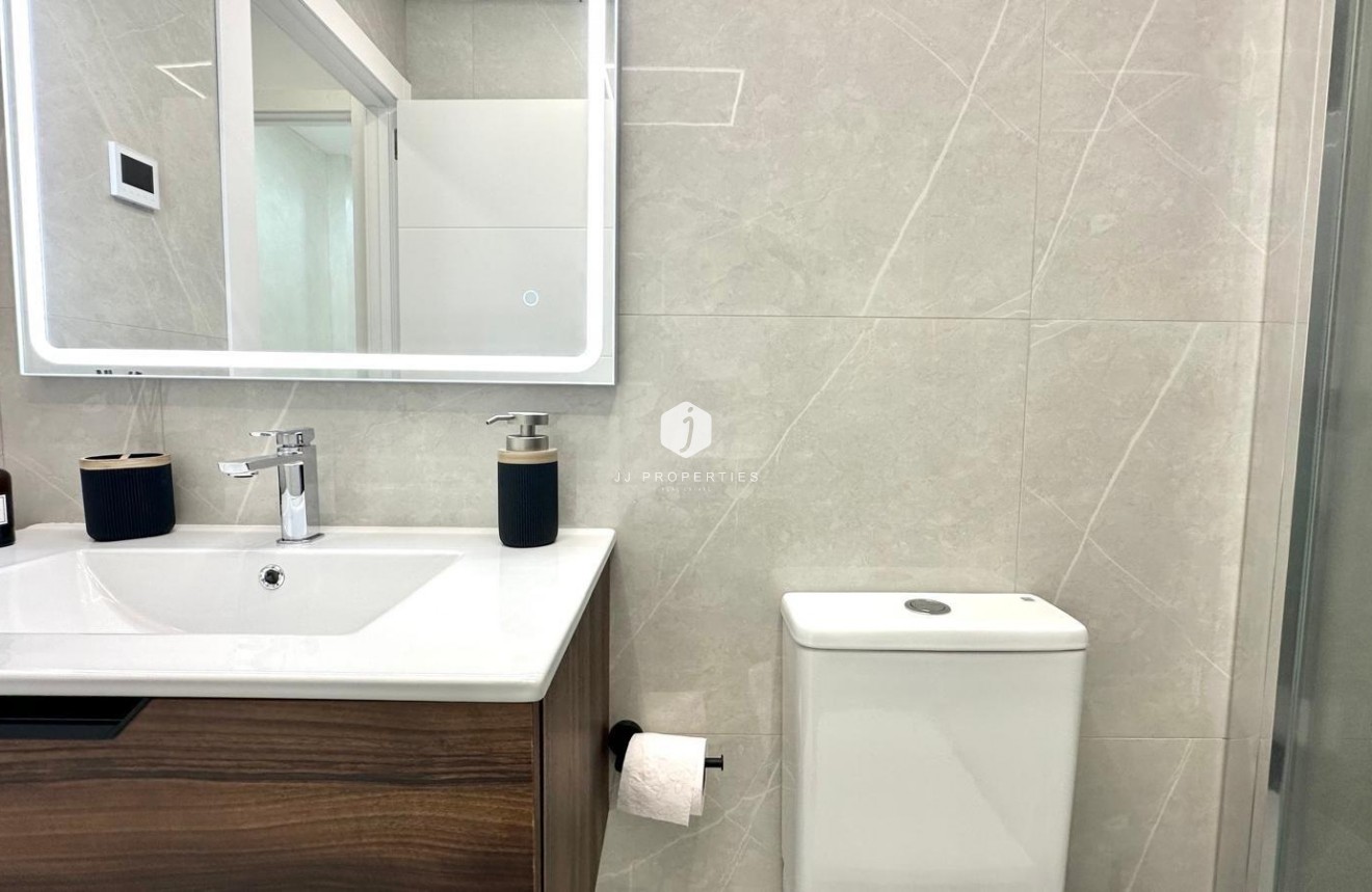 D'occasion - Appartement -
Torrevieja - Playa del Cura