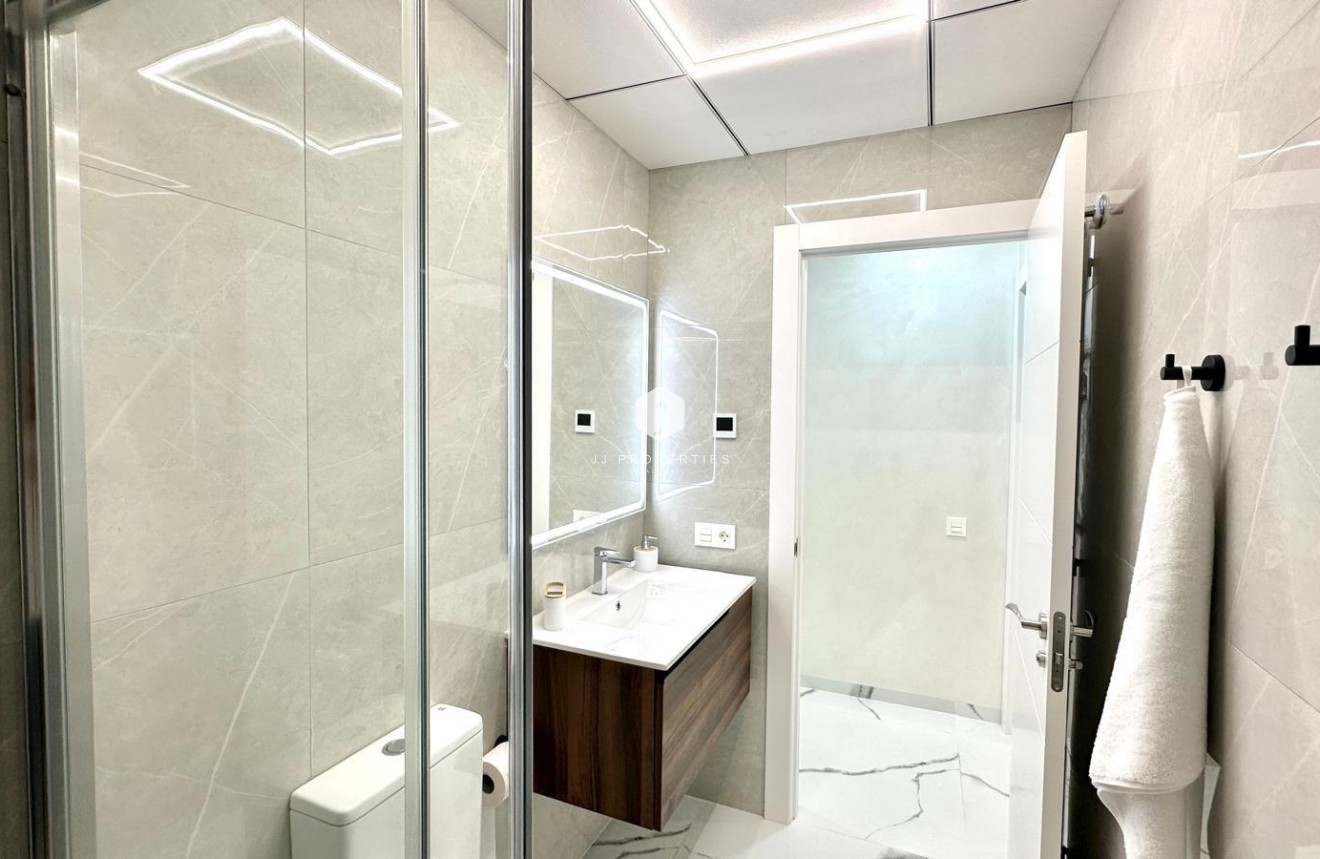 D'occasion - Appartement -
Torrevieja - Playa del Cura