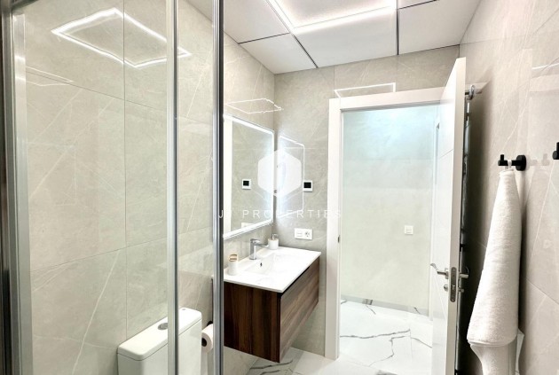 D'occasion - Appartement -
Torrevieja - Playa del Cura