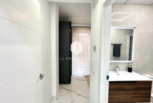 D'occasion - Appartement -
Torrevieja - Playa del Cura