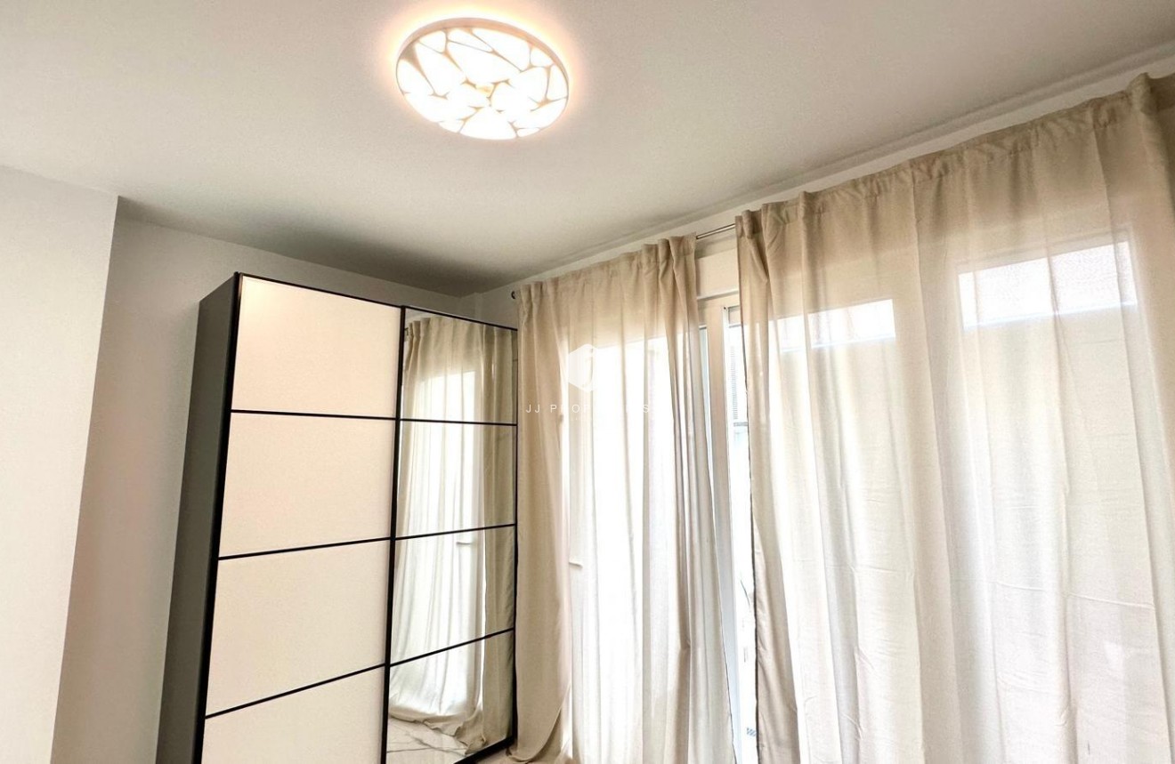 D'occasion - Appartement -
Torrevieja - Playa del Cura