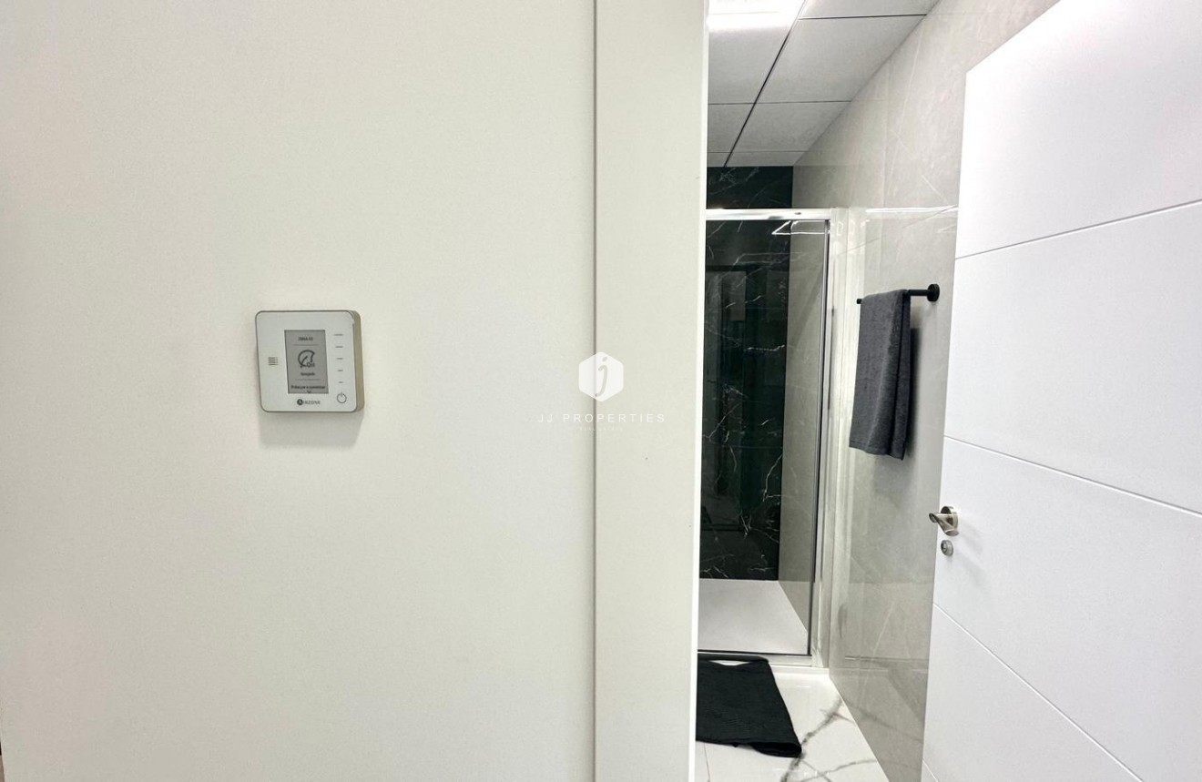 D'occasion - Appartement -
Torrevieja - Playa del Cura