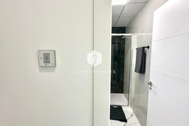 D'occasion - Appartement -
Torrevieja - Playa del Cura