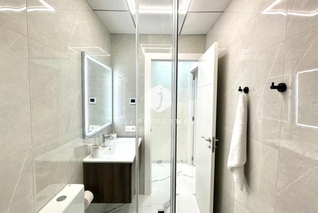 D'occasion - Appartement -
Torrevieja - Playa del Cura