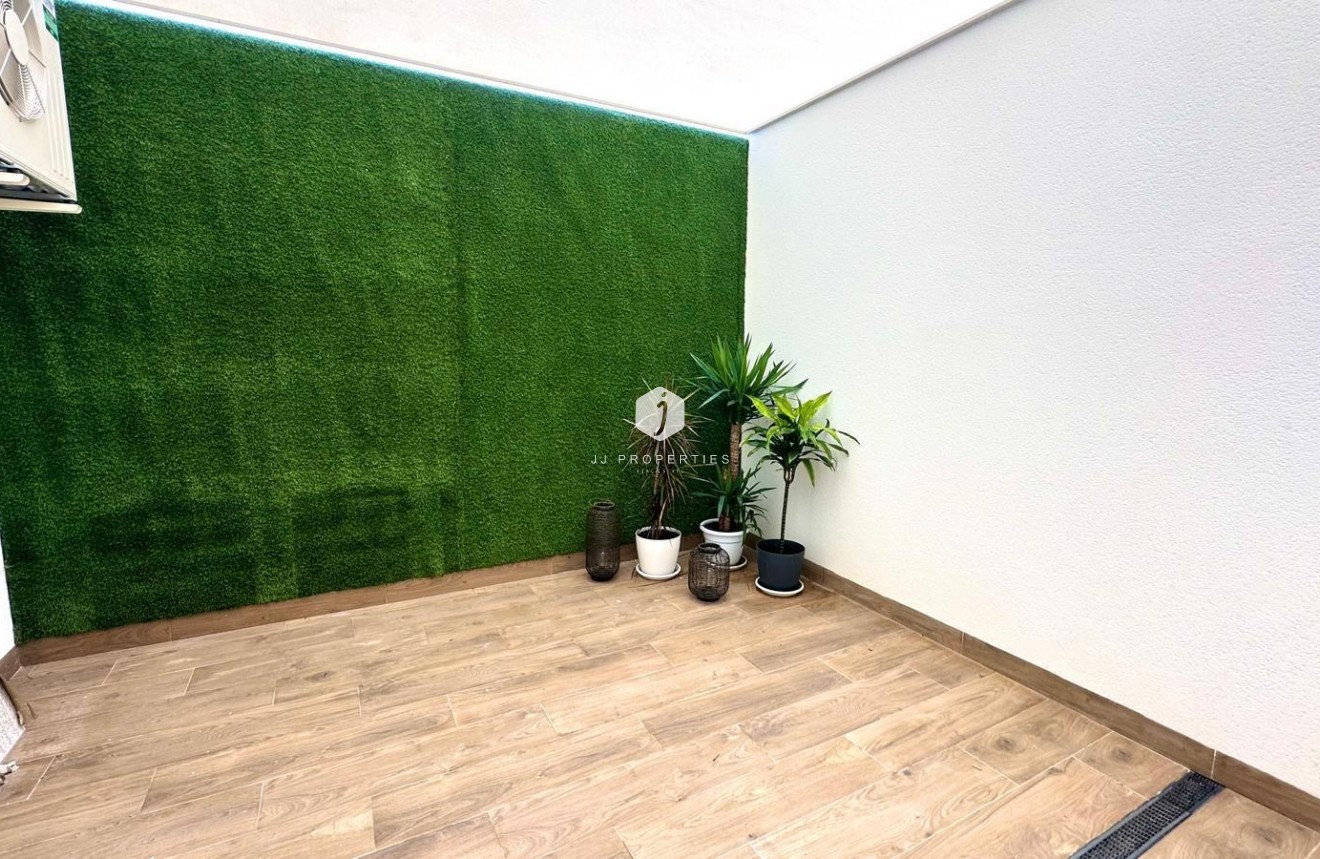 D'occasion - Appartement -
Torrevieja - Playa del Cura