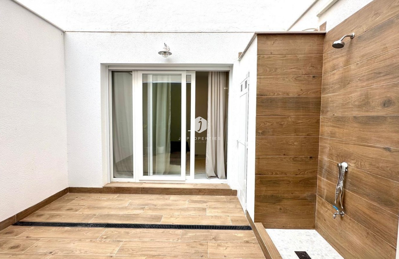 D'occasion - Appartement -
Torrevieja - Playa del Cura