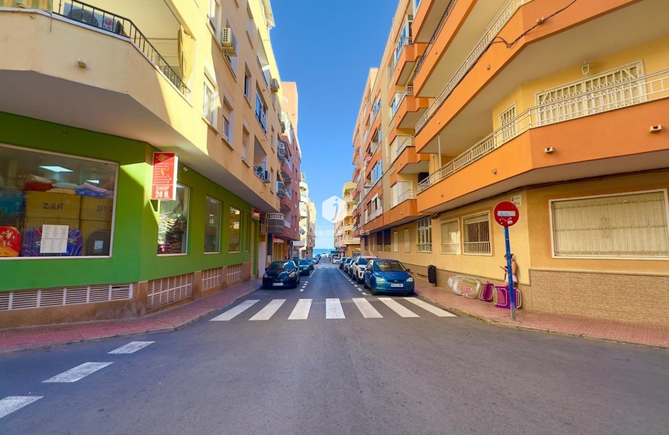 Resale - Apartment / flat -
Torrevieja - Centro