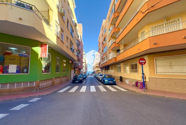 Resale - Apartment / flat -
Torrevieja - Centro