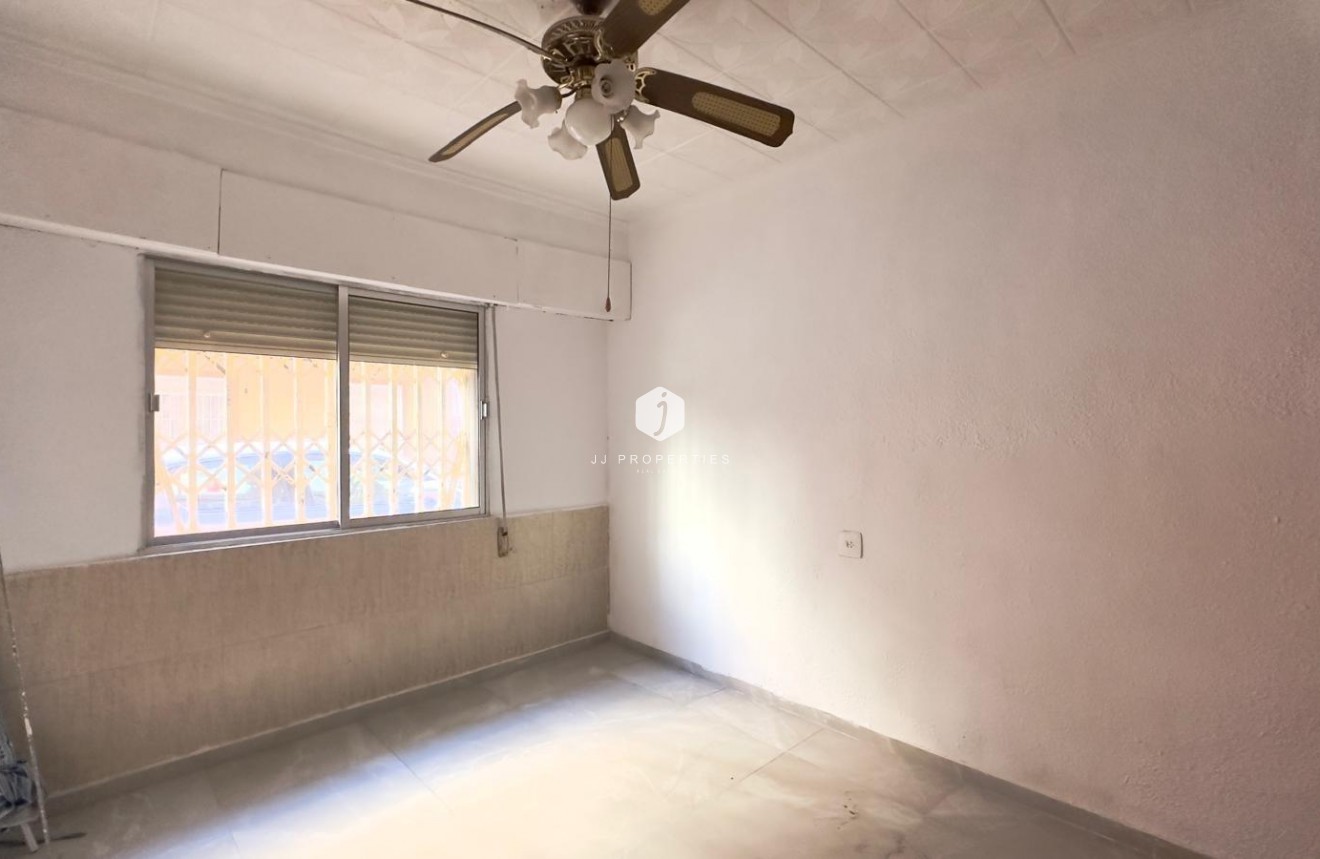 Resale - Apartment / flat -
Torrevieja - Centro