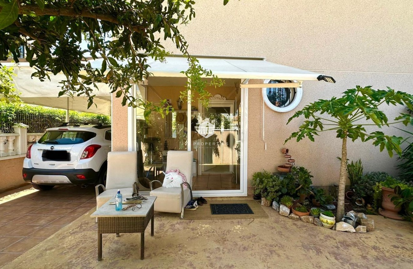 Z drugiej ręki - Villa -
Orihuela Costa - La Regia