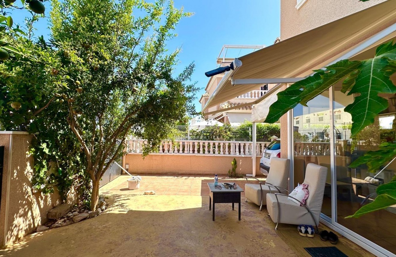 Z drugiej ręki - Villa -
Orihuela Costa - La Regia