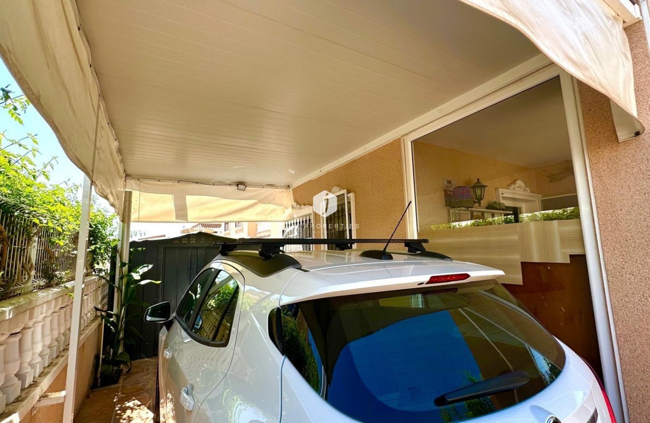 Z drugiej ręki - Villa -
Orihuela Costa - La Regia