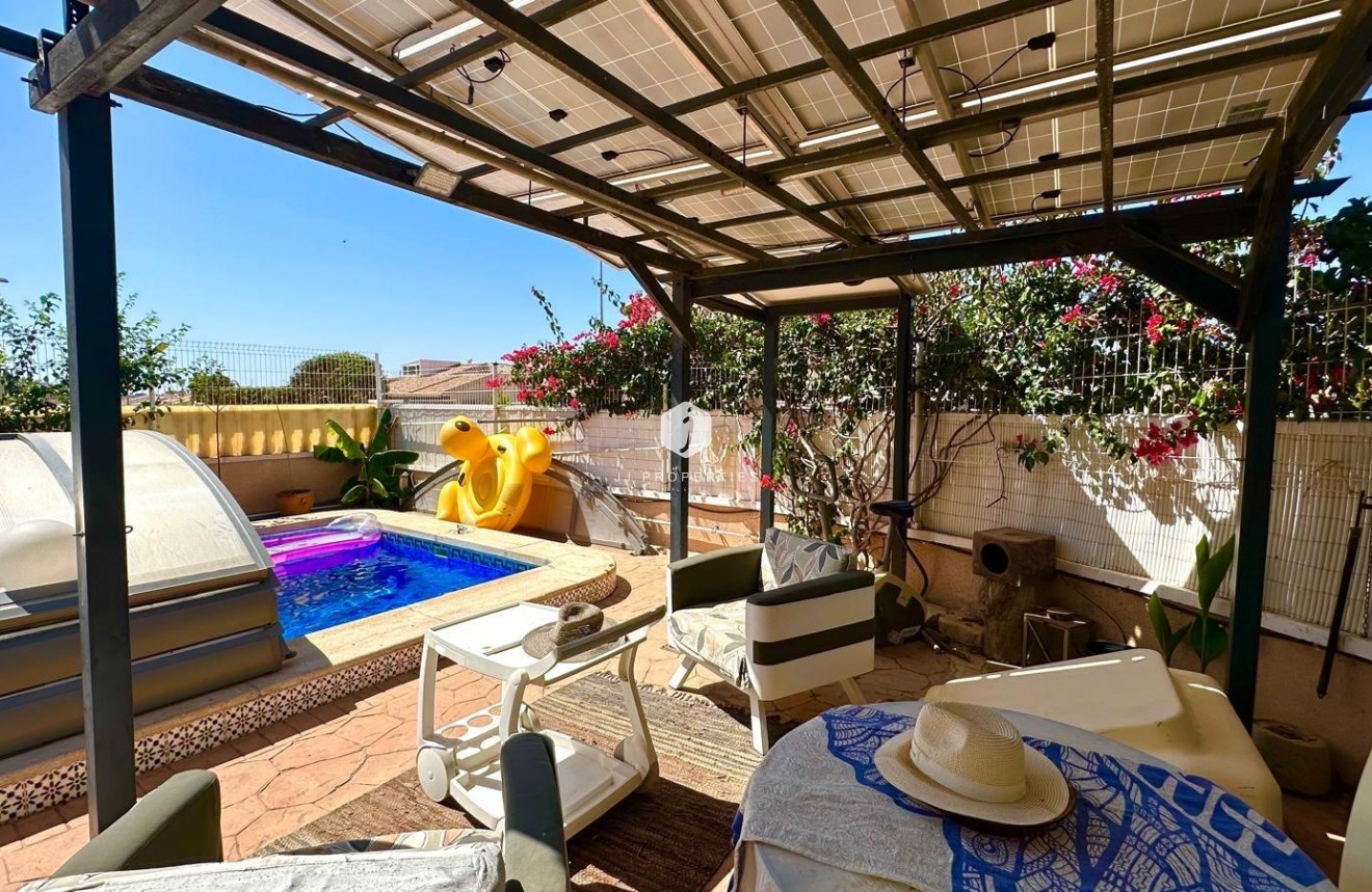 Z drugiej ręki - Villa -
Orihuela Costa - La Regia