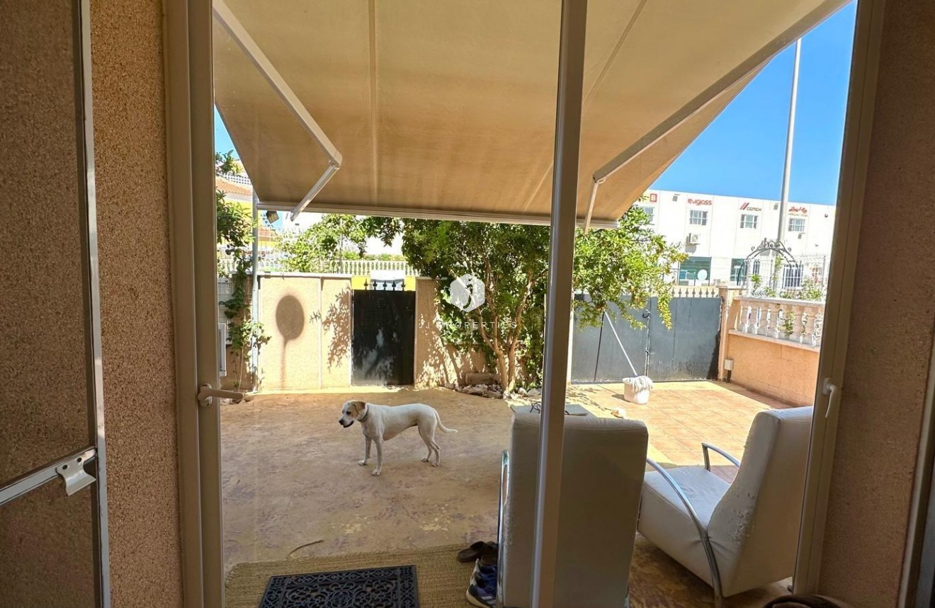 Z drugiej ręki - Villa -
Orihuela Costa - La Regia