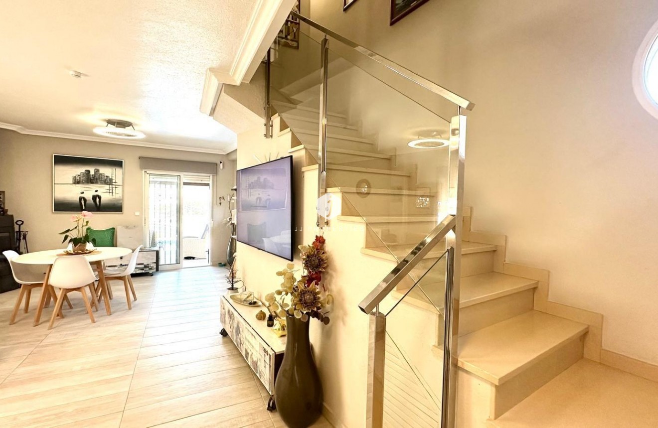 Z drugiej ręki - Villa -
Orihuela Costa - La Regia