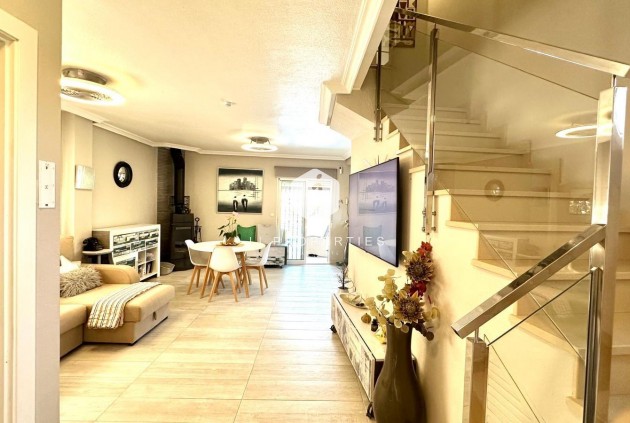 Z drugiej ręki - Villa -
Orihuela Costa - La Regia