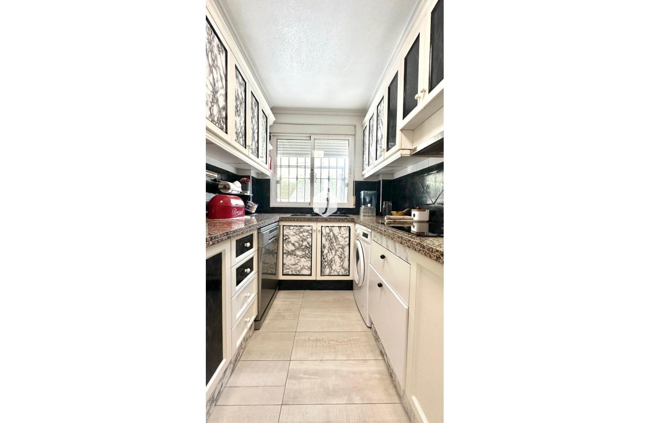 Z drugiej ręki - Villa -
Orihuela Costa - La Regia