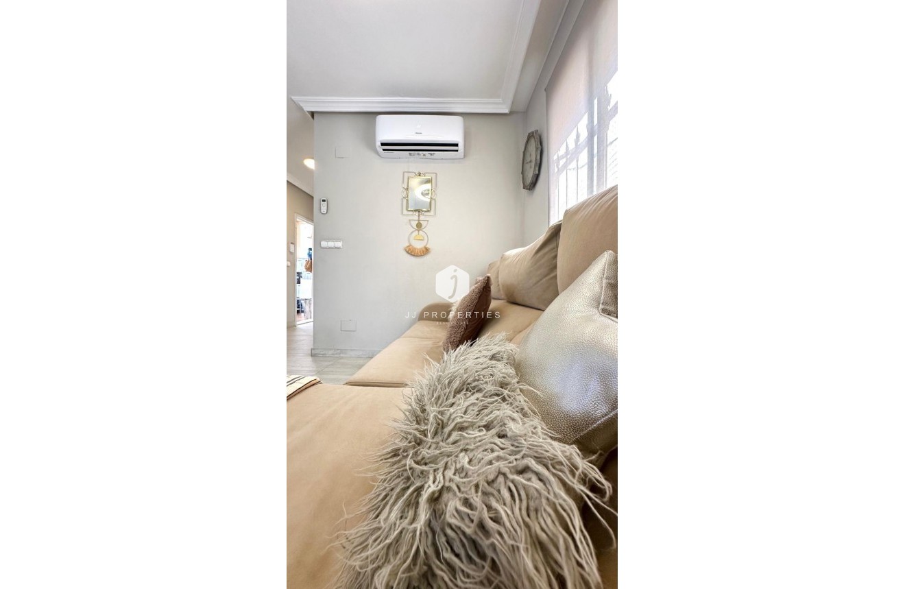 Z drugiej ręki - Villa -
Orihuela Costa - La Regia