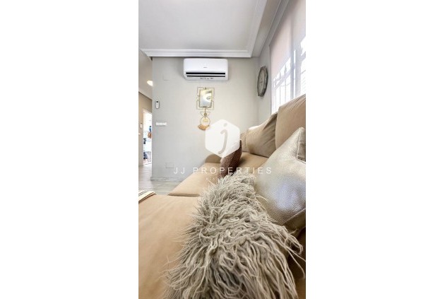 Z drugiej ręki - Villa -
Orihuela Costa - La Regia