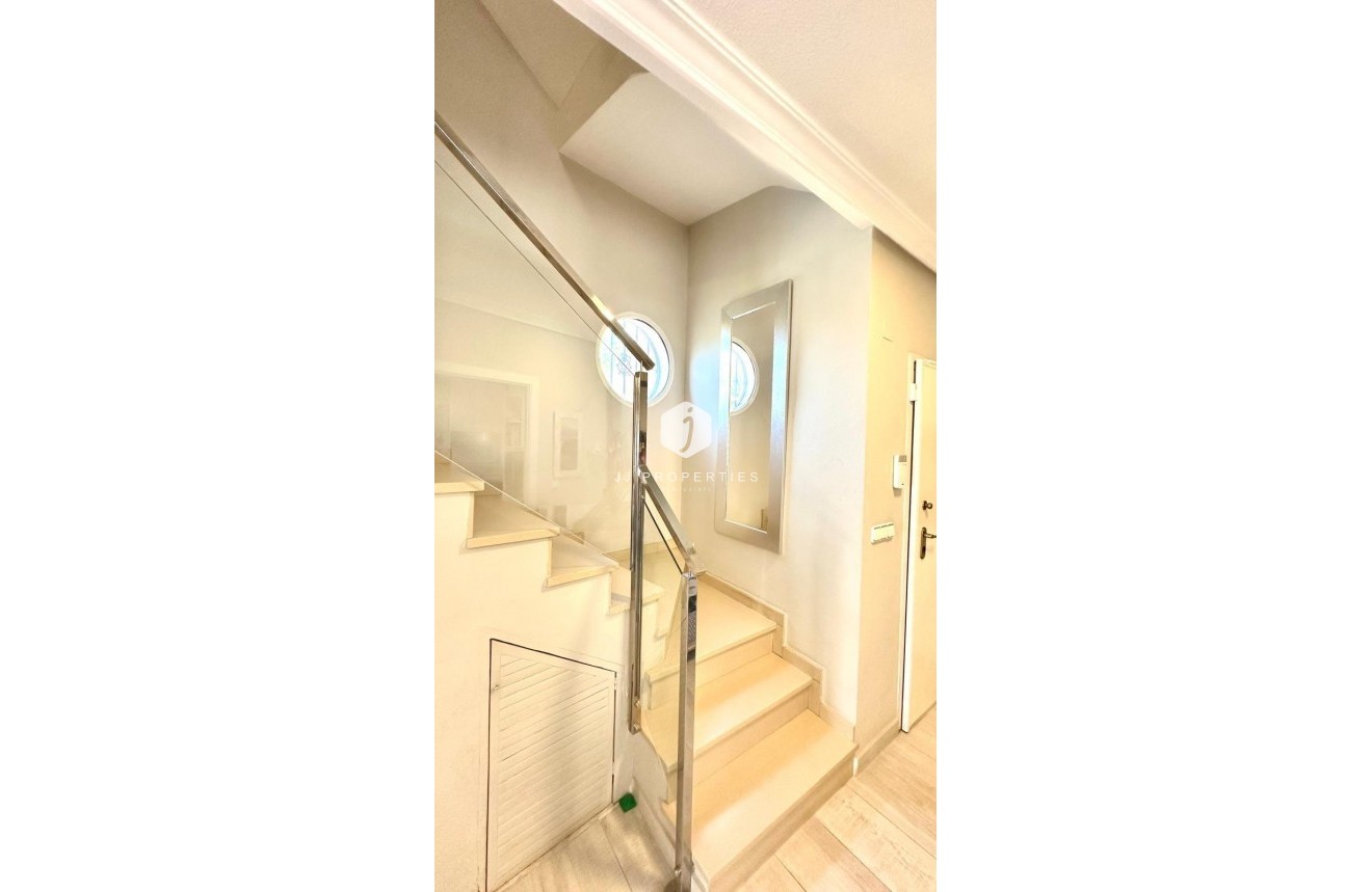 Z drugiej ręki - Villa -
Orihuela Costa - La Regia